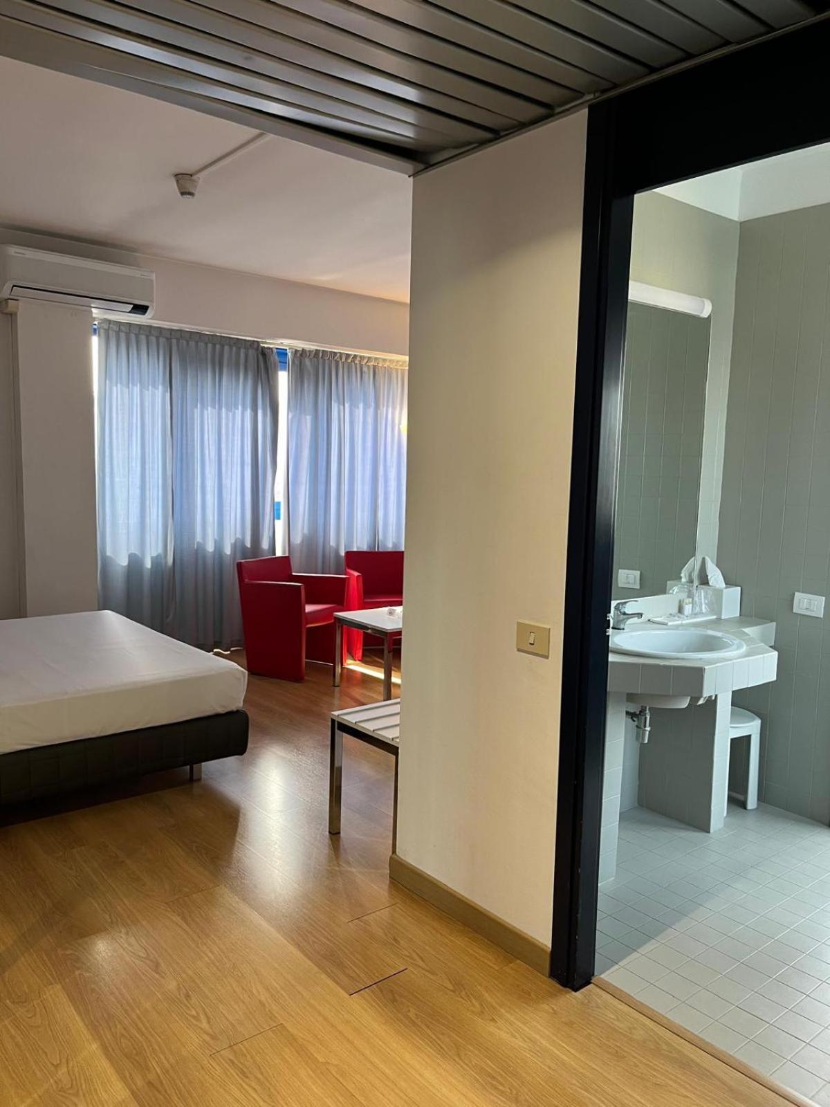 Park Hotel Residence Крема Экстерьер фото