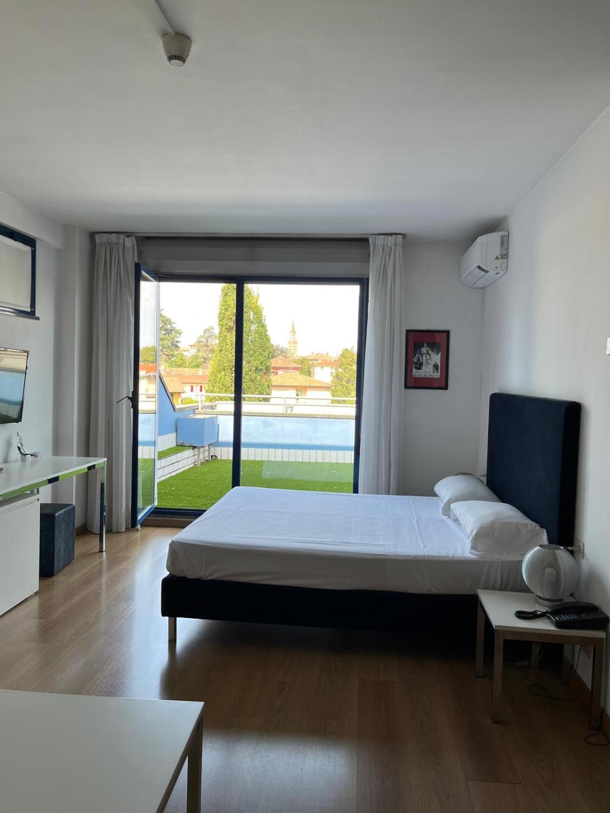 Park Hotel Residence Крема Экстерьер фото