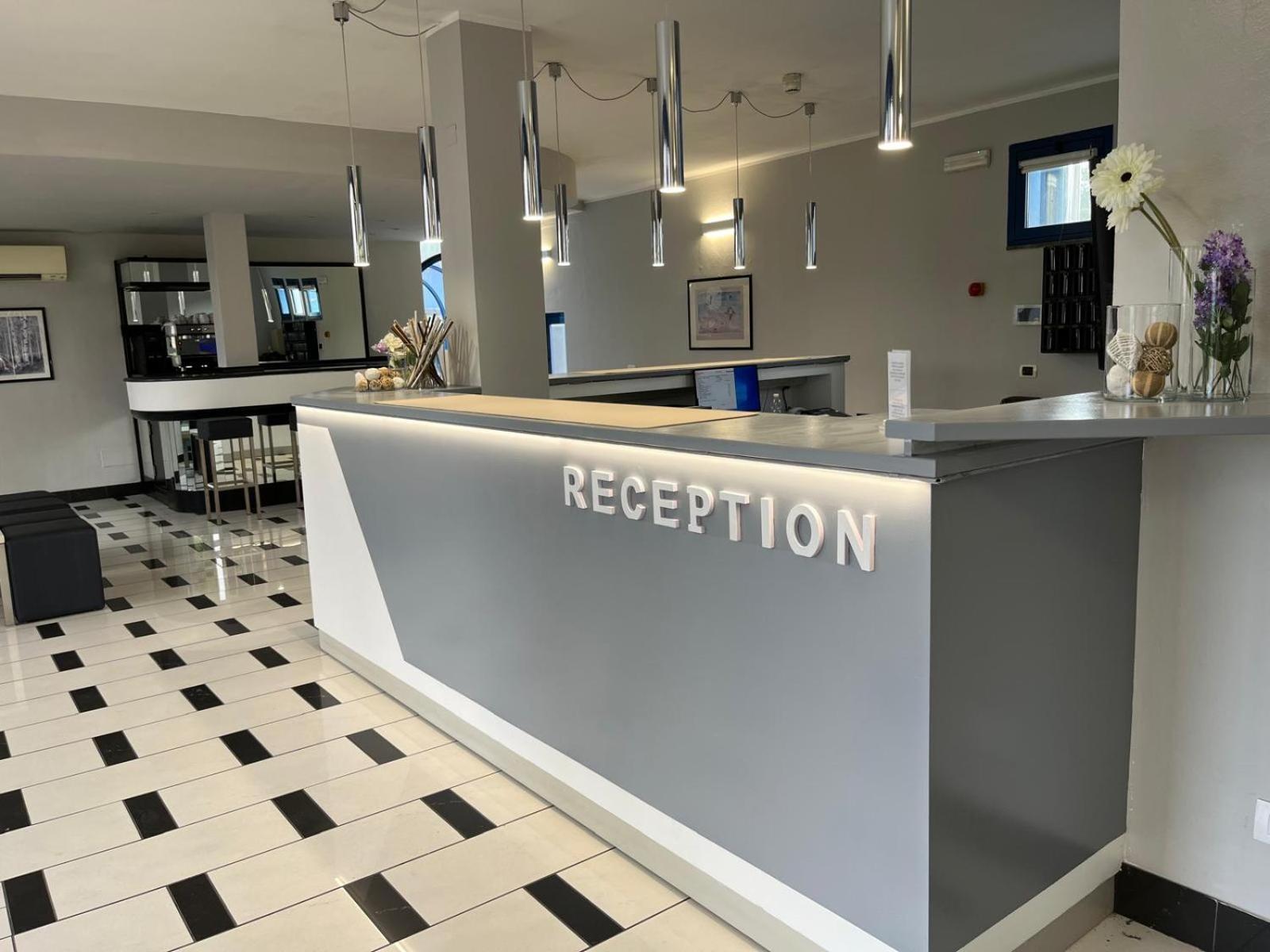 Park Hotel Residence Крема Экстерьер фото